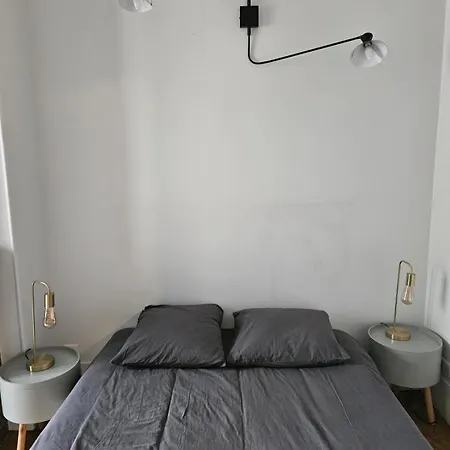 Cosy Private In Shared With A Couple - For 1 Traveler Only ! No Duo Allowed *